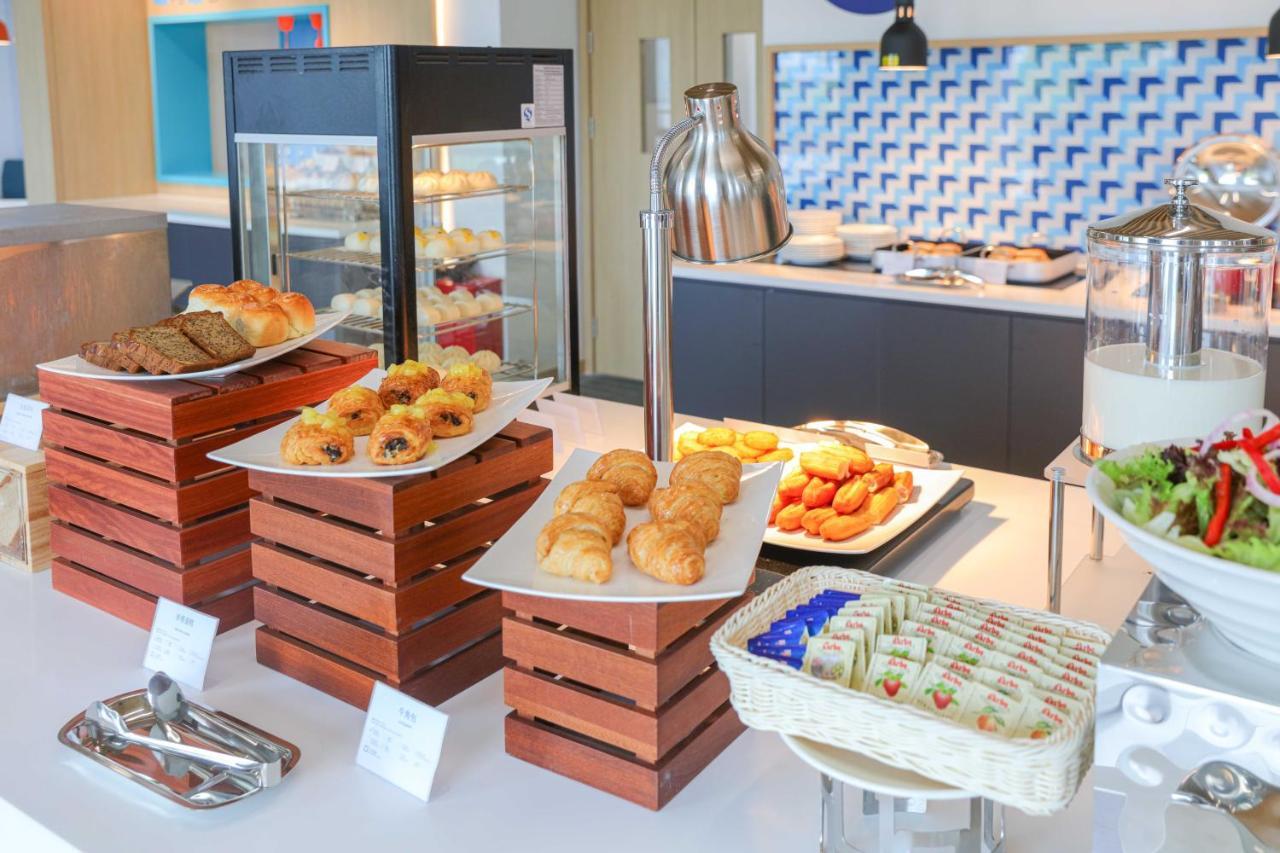 Holiday Inn Express Shanghai Pudong Airport By Ihg Eksteriør billede