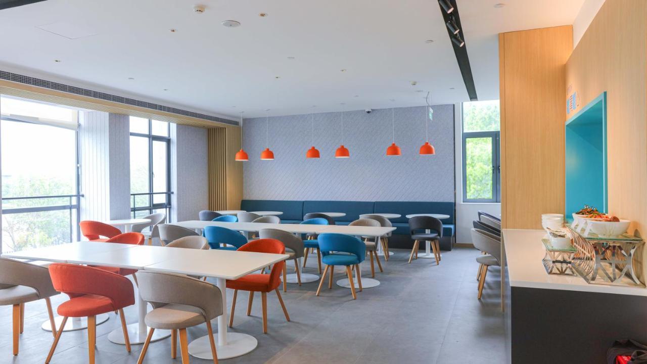 Holiday Inn Express Shanghai Pudong Airport By Ihg Eksteriør billede