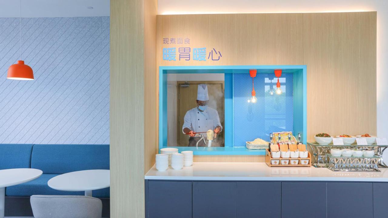Holiday Inn Express Shanghai Pudong Airport By Ihg Eksteriør billede