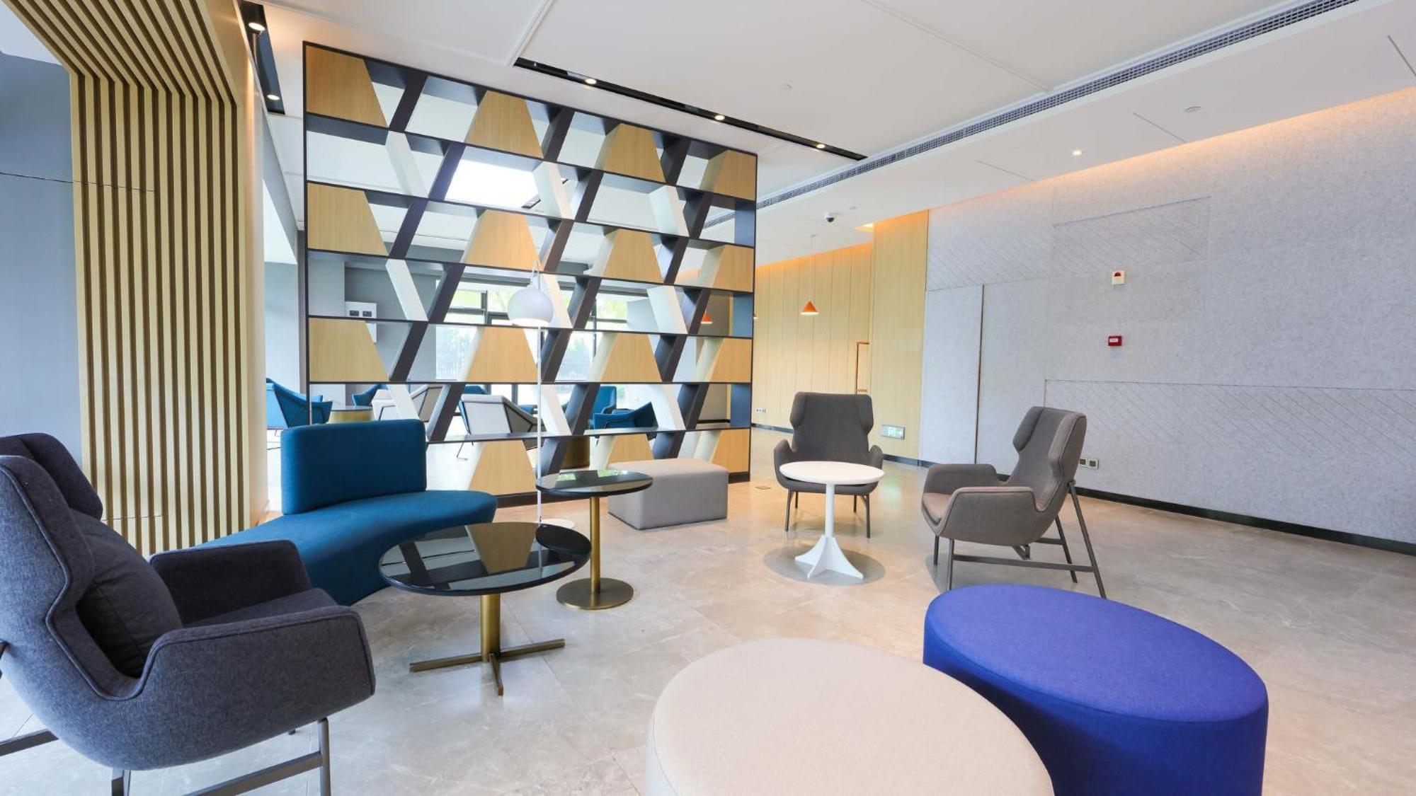 Holiday Inn Express Shanghai Pudong Airport By Ihg Eksteriør billede