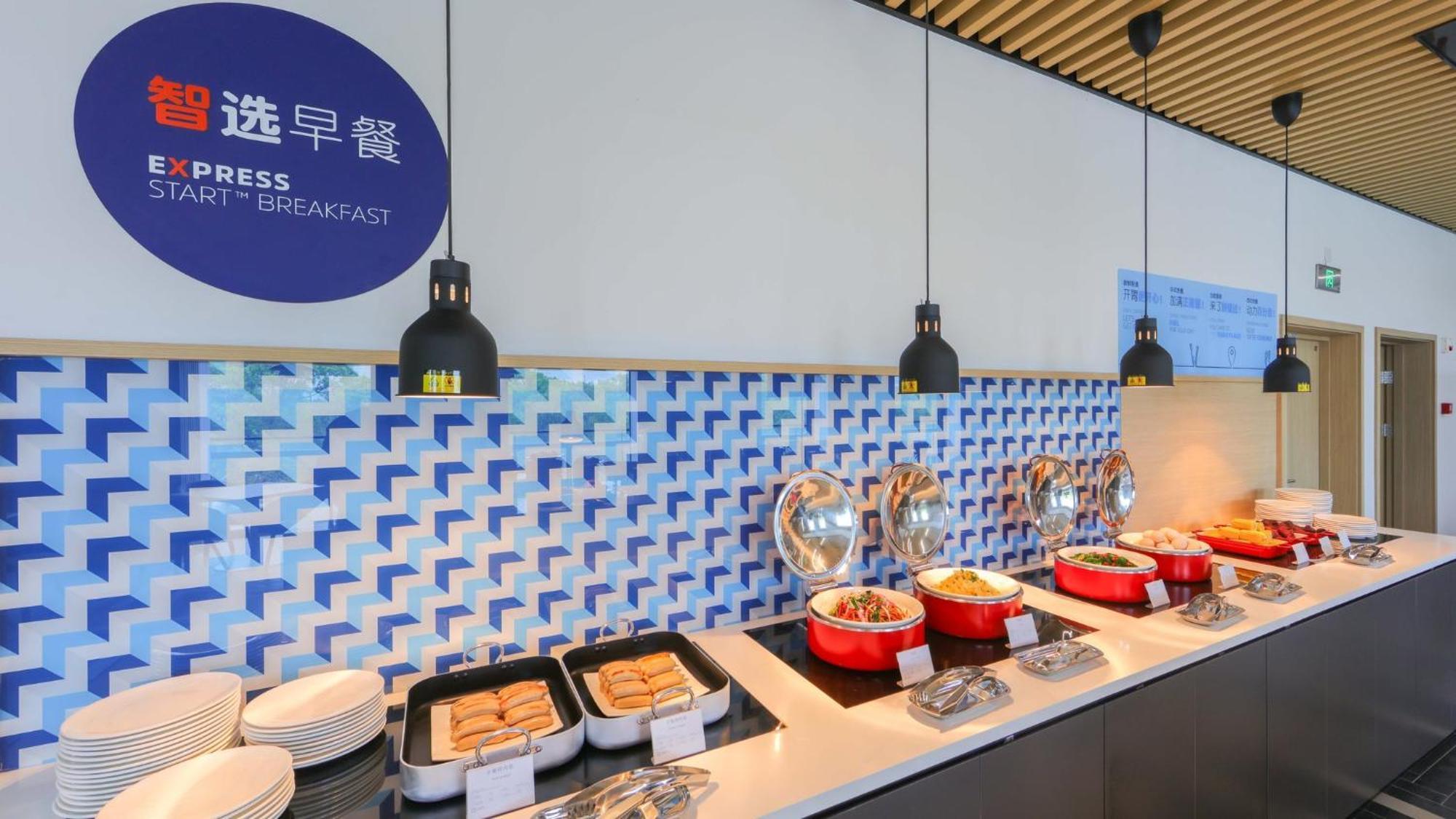 Holiday Inn Express Shanghai Pudong Airport By Ihg Eksteriør billede