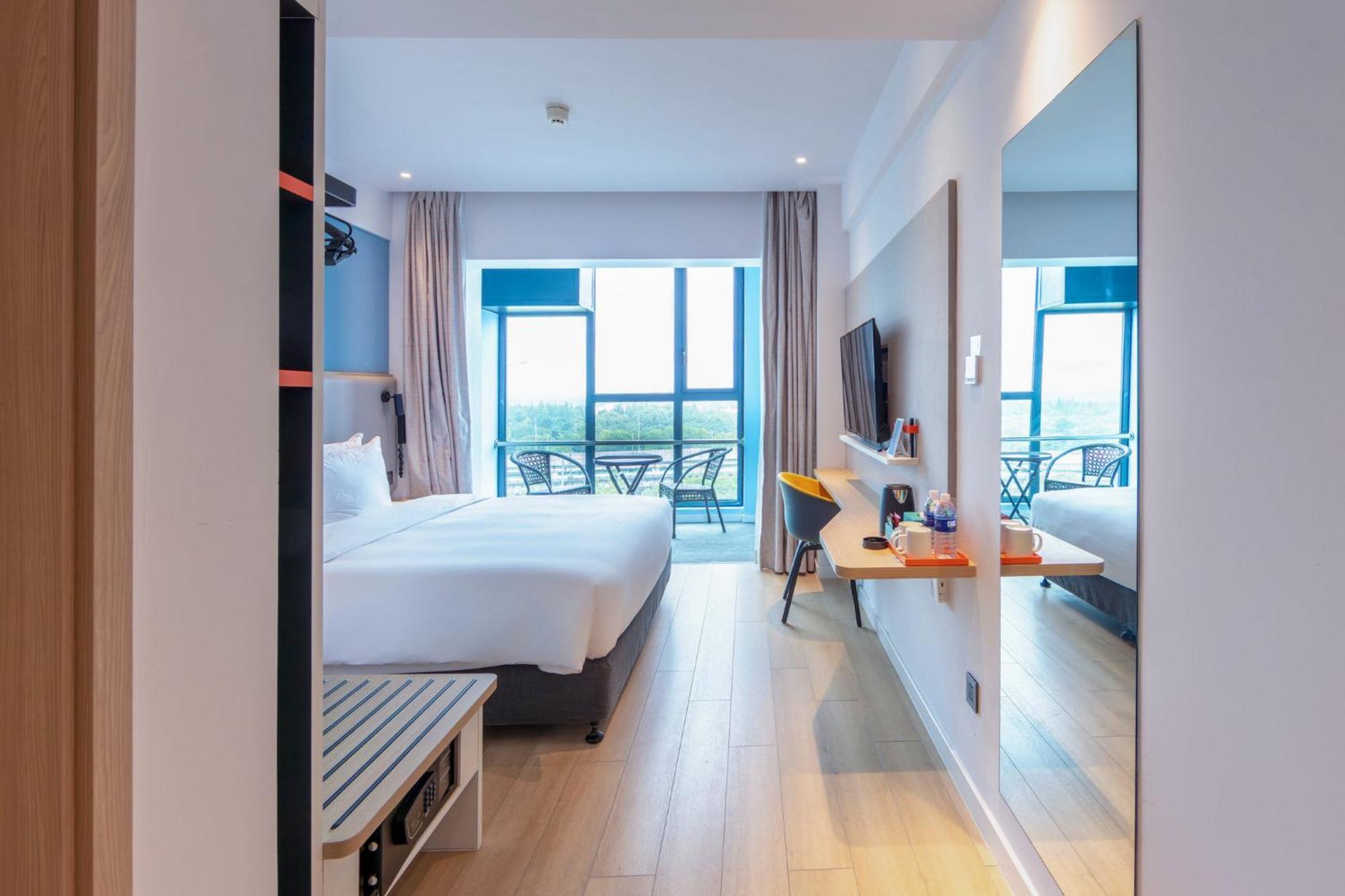 Holiday Inn Express Shanghai Pudong Airport By Ihg Eksteriør billede