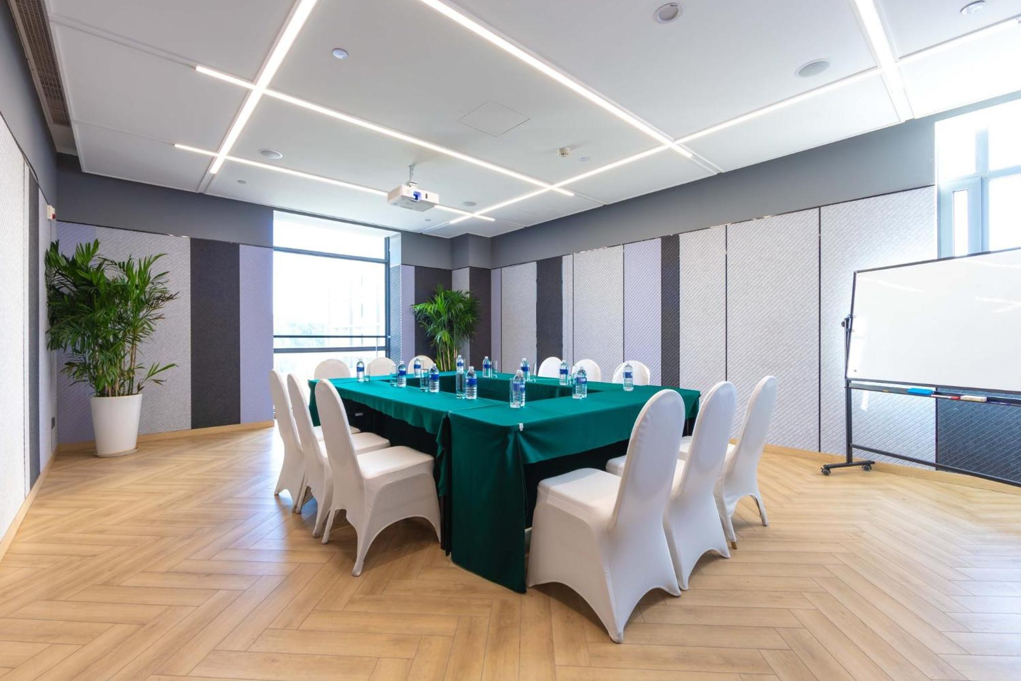 Holiday Inn Express Shanghai Pudong Airport By Ihg Eksteriør billede