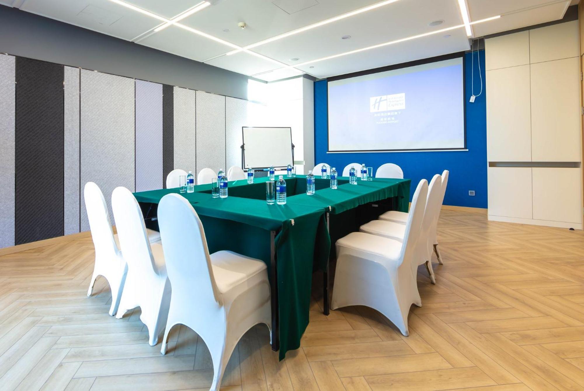Holiday Inn Express Shanghai Pudong Airport By Ihg Eksteriør billede